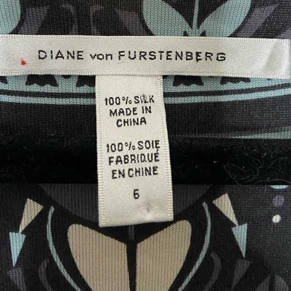 DIANE VON FURSTENBURG 100% Silk Dress - Picture 3 of 8